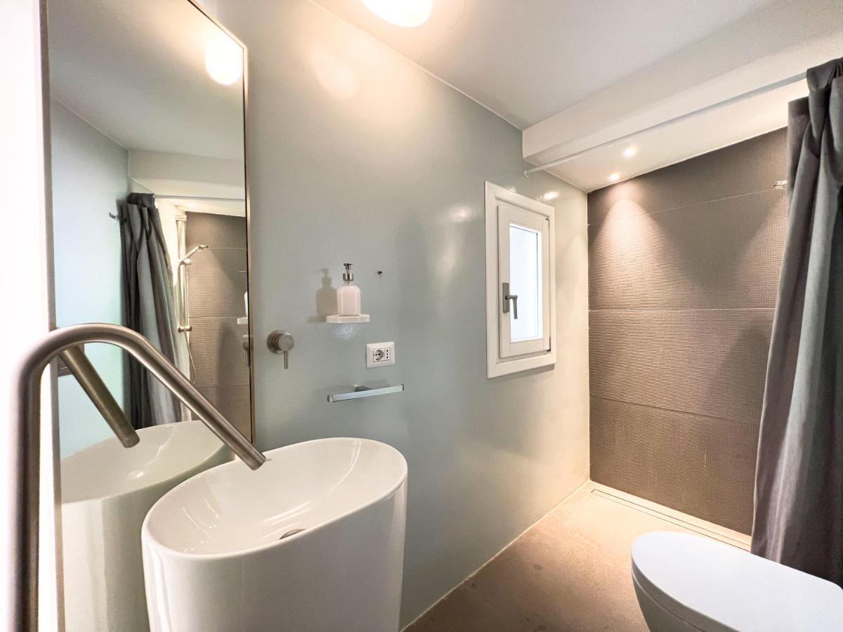 Luxury House & Secret Garden - Strategic Location, 100M To Metro B Apartman Róma Kültér fotó